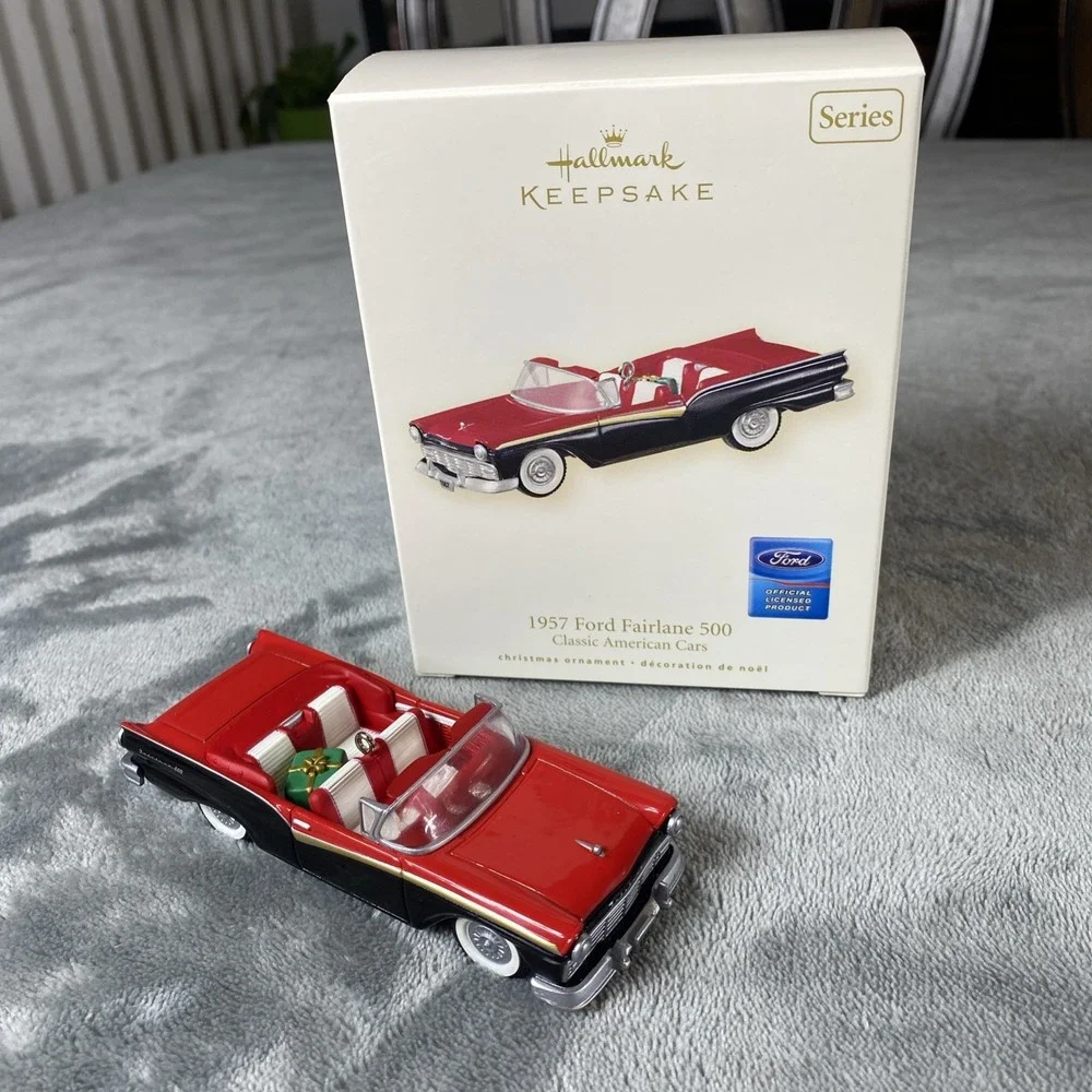 Hallmark 2007 Keepsake 1957 FORD FAIRLANE 500 Classic American Cars Ornament